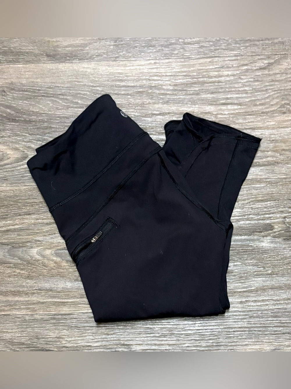 Lululemon Wonen’s Size 6 Cropped Leggings